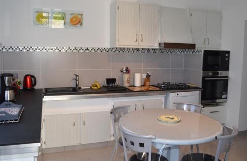 Saint-Avertin House | Gîte confortable avec jardin, proche de Tours, idéal pour familles, animaux acceptés. - FR-1-381-47