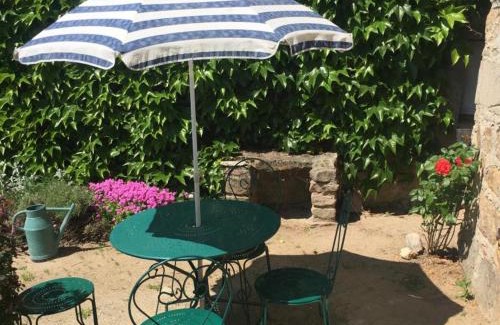 Veranne House | Gîte de charme avec cheminée, jardin et wifi, proche rando et ski à Véranne - FR-1-496-255