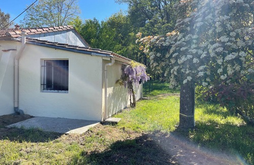 Lesparre-Medoc House | Gîte de Ferme Vigneronne Avec Ateliers Découvertes Apiculture