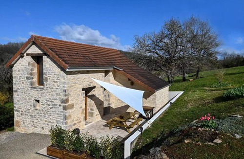 Chasteaux House | Gîte de France The setting of Lacoste 3 ears - Gîte de France 4 people