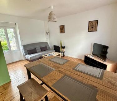 Pontorson Apartment | Gîte de la petite tour