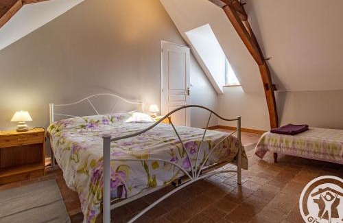 Saint-Martin-de-la-Place House | Gîte familial près de la Loire avec grand jardin, parking privé, proche Saumur et activités nautiques - FR-1-622-40