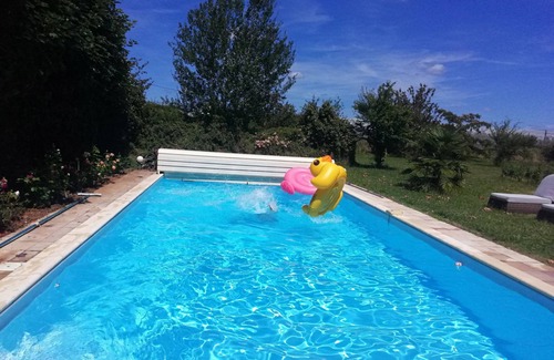 Saint-Vite Villa | Gîte Familial " la Valentine du Sud" Animaux de Compagnie Acceptés