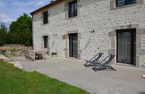 Mortagne-sur-Sevre House | Gîte "La Grange" 5 personnes proche du Puy du Fou avec piscine