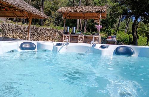 Saumane-de-Vaucluse House | Gîte Lavande jardin 33 hectares piscine Spa Sauna au cœur de Provence