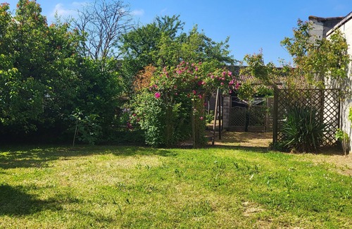 Doue-en-Anjou House | Gîte les Roses sleeps 2/4