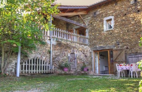 La Terrasse-sur-Dorlay House | Gîte moderne avec patio privatif, proche Parc du Pilat, idéal pour activités plein air et détente - FR-1-496-70
