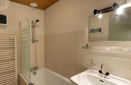 Saint-Didier-sur-Rochefort House | Gîte paisible pour 4 pers, cheminée & animaux acceptés - FR-1-496-12