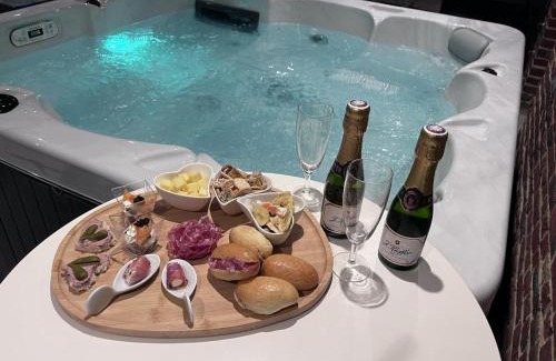 Oudezeele House | Gîte Typique des Flandres, 9 Couchages, Grand Jardin, Cheminée, Activités Proches - FR-1-510-16