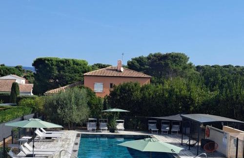 Le Brusc House | Gîte Villa de 78 m2 à 400m de la plage + piscine