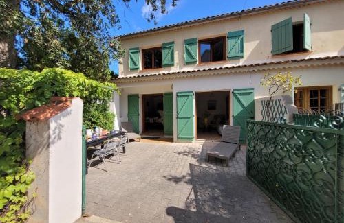 Le Brusc House | Gîte Villa de 78 m2 à 400m de la plage + piscine