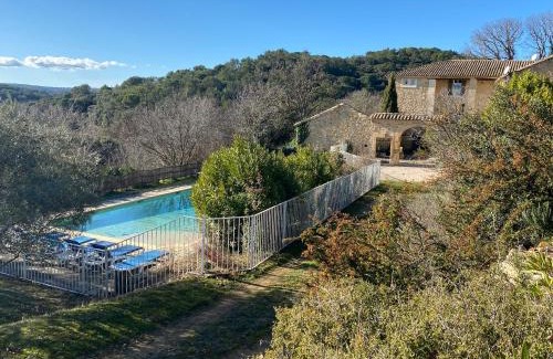 Tresques House | Gîtes in Mas Uzes zwembad en grote tuin