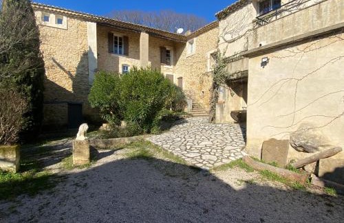 Tresques House | Gîtes in Mas Uzes zwembad en grote tuin