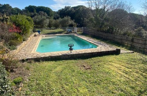 Tresques House | Gîtes in Mas Uzes zwembad en grote tuin