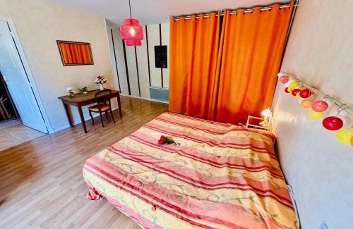 Le Breuil House | Gîtes Montvaltin - Villa 15 personnes & jardin