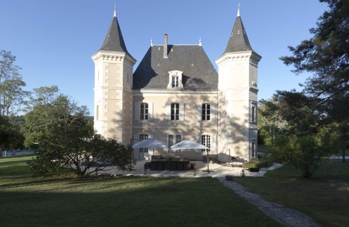 Bourrou House | Gîtes of the Château de Monciaux: Gîte des Pommiers1 room, tennis, swimming pool