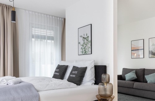 Guetersloh Apartment | Gütersloh Eickhoffstr | Suite XL + Balcony (LT)