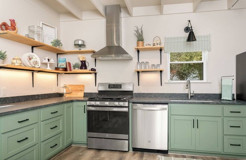 Fredericksburg House | G&B Haus | 4/2.5 | Grill, Fire-Pit, Full Kitchen