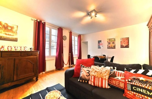 Saintes Apartment | ღ Olympia Saintais - Free Parking, Fibre, Ground Floor