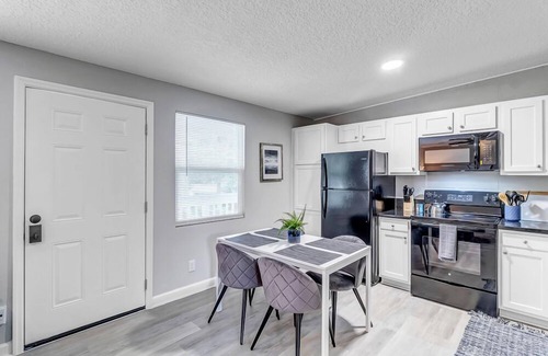 Oak Haven Apartment | ~[G] River Bank Repose Sleeps 6 Private Units~