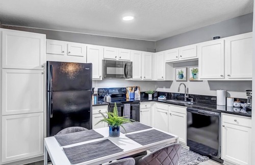 Oak Haven Apartment | ~[G] River Bank Repose Sleeps 6 Private Units~