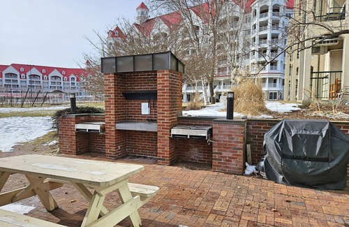 Lincoln Condo | G204A By Loon Res/Hotel room, in-rm jet tub, pool/hot tub, near South Peak.