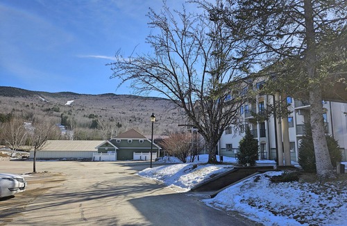 Lincoln Condo | G204A By Loon Res/Hotel room, in-rm jet tub, pool/hot tub, near South Peak.