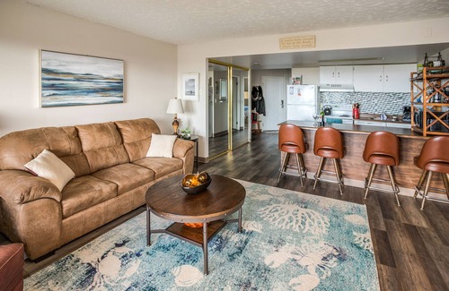 Gearhart Condo | G634 1 Bedroom 2nd Floor Elevator No Cleaning fees