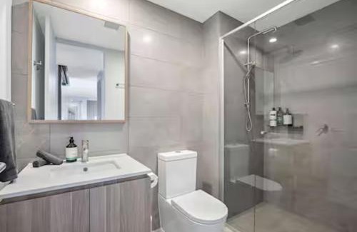 East Brisbane Apartment | Gabba Oasis - Luxury 3BR Apt & Pool