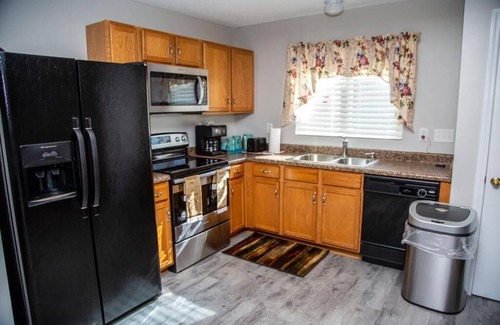 Moores Chapel House | Gabie Fabulous Home Vacation Getaway! Free WIFI 4 bedrooms and 2.5 bathrooms!