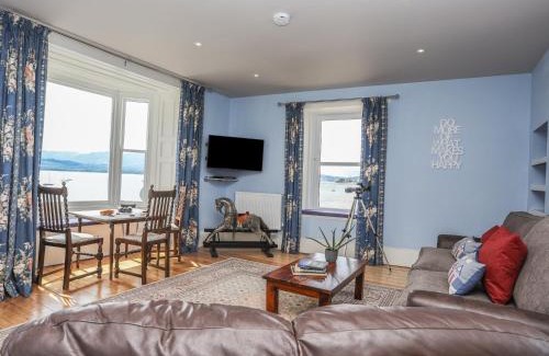 Beaumaris Apartment | Gadlys House - Waters Edge