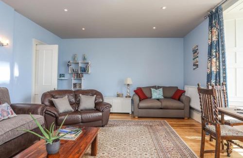 Beaumaris Apartment | Gadlys House - Waters Edge
