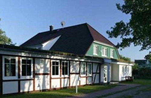 Ostseebad Ahrenshoop House | Gaestehaus Strandhalle