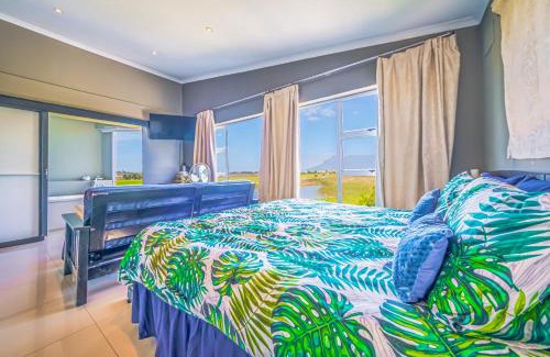 Sunset Beach House | Gaia Hydro-Spa and Guest House