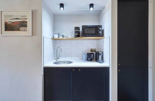 Wooler Apartment | Gains Law @ Arlington House Hotel: Boutique Self Check-In Ensuite Room in Wooler