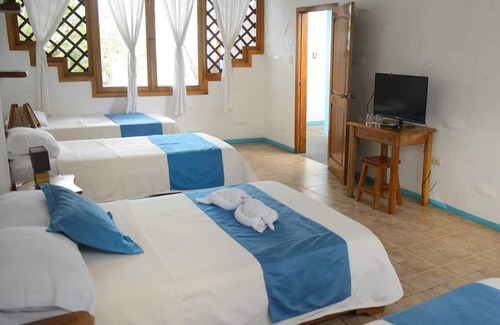 Bahia de la Academia House | Galapagos Native