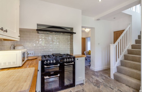 Calver Cottage | GALEN CROFT, family friendly, with open fire in Curbar