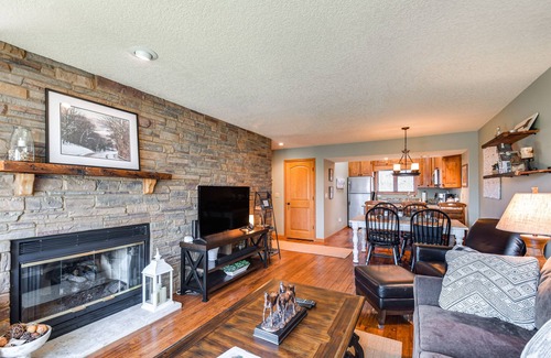 The Galena Territory House | Galena Townhome w/Deck & Golf Course View!