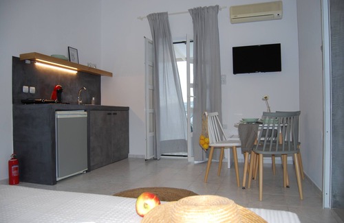 Finikas Apartment | Galini Rooms & Apartments Syros