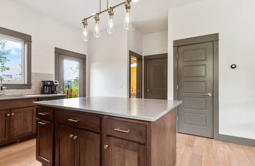 Four Corners House | Gallatin Hideaway- in 4 Corners- dog allowed