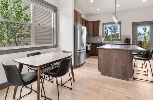 Four Corners House | Gallatin Hideaway- in 4 Corners- dog allowed