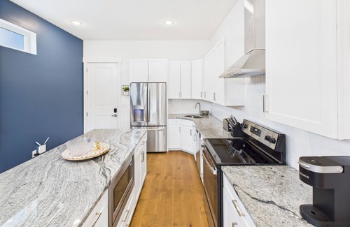 Inglewood Cottage | Gallatin Retreat-private Balcony-in East Nashville
