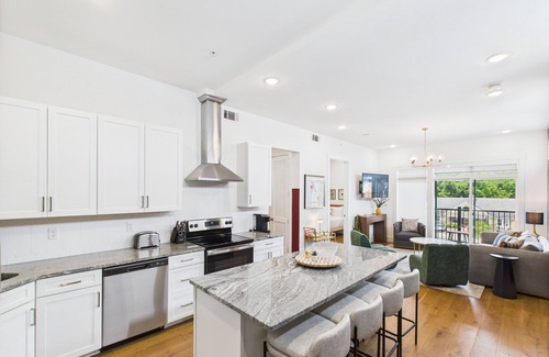 Inglewood Cottage | Gallatin Retreat-private Balcony-in East Nashville