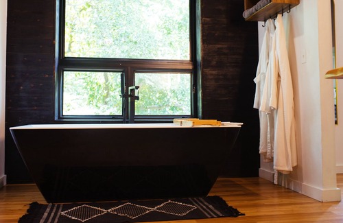 Calera House | Galleria Z-Natural Light Jungle House-2 mi to Choctaw Casino