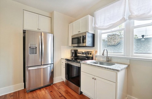 Beach Institute Apartment | Gallery Stays - Parkside Loft