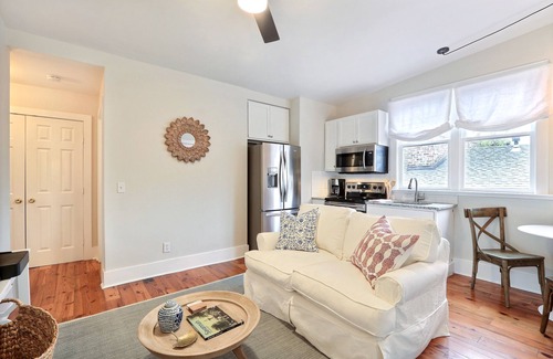 Beach Institute Apartment | Gallery Stays - Parkside Loft