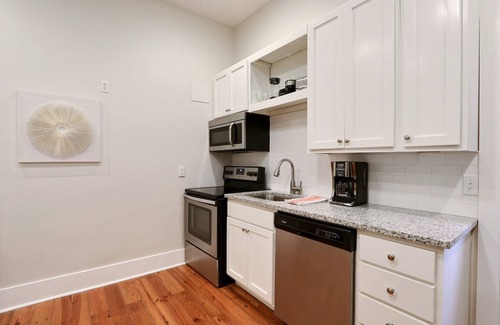 Beach Institute Apartment | Gallery Stays - Parkside Suite