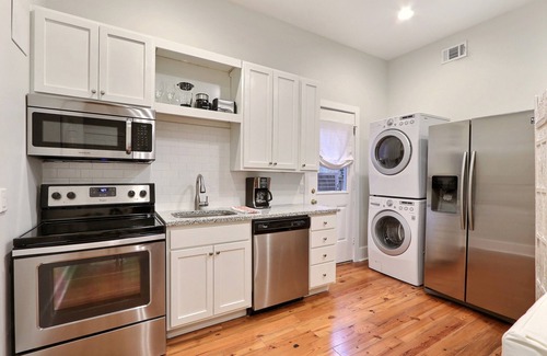 Beach Institute Apartment | Gallery Stays - Parkside Suite - Luxury King Bed