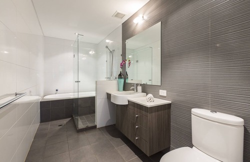 Fremantle Apartment | Gallery Suites - 3 Bedrooms with Outdoor Pool