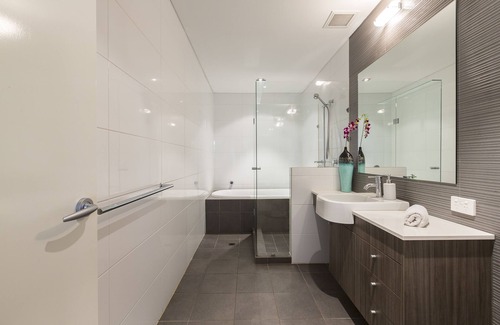 Fremantle Apartment | Gallery Suites - 3 Bedrooms with Outdoor Pool